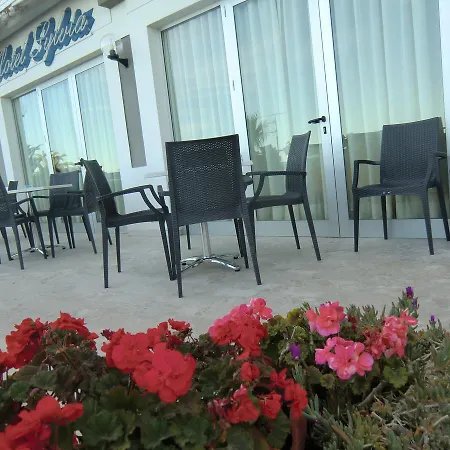 Sylvia Hotel *