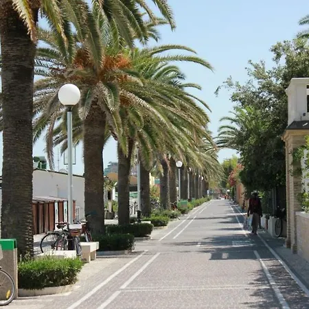 Sylvia Hotel *